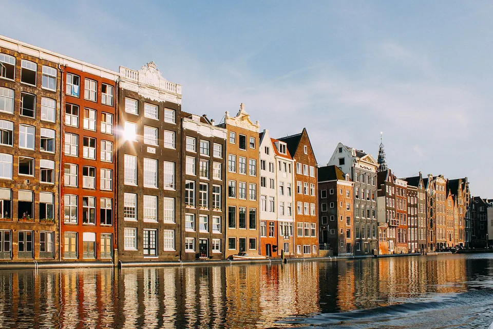 Amsterdam kanal evleri