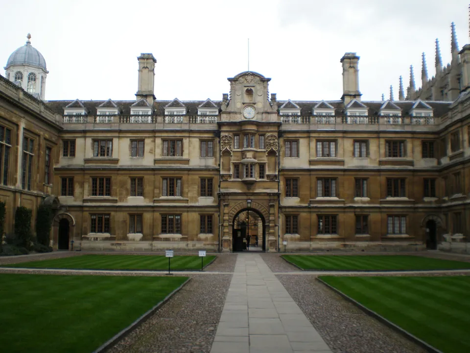 Cambridge'de bir kolej avlusu